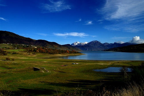 Immagine con lago, nuvole, montagna, prati, montagne, panorama, acqua, verde, paesaggio, cielo, azzurro