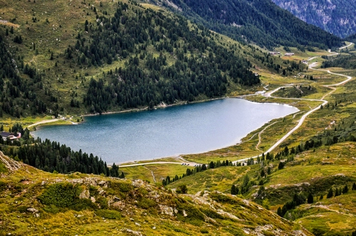 Immagine con lago, montagna, verde, acqua, panorama, strada, paesaggio, alberi, sentiero, sentieri