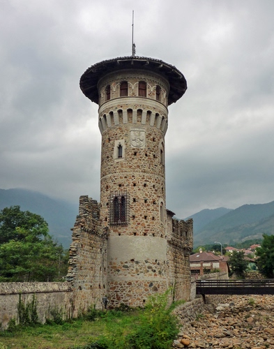 Immagine con torre, ponte, nuvole, finestre, fortezza, mura, medioevo