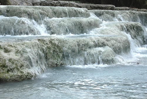 Immagine con acqua, cascate, fiume, cascata, rocce, onde, massi, schiuma, roccia