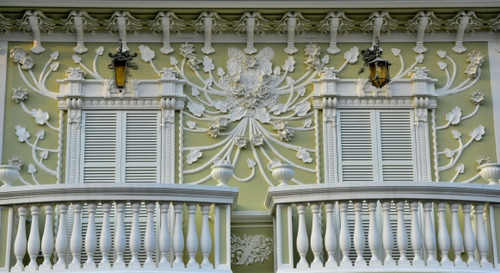 Immagine con balconi, finestre, lampioni, liberty, bianco, colonnine, decorazioni, persiane, due, decori