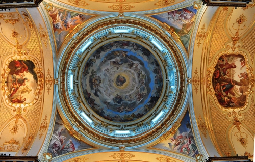 Immagine con cupola, affreschi, chiesa, cerchio, soffitto, dipinti, oro, dipinto