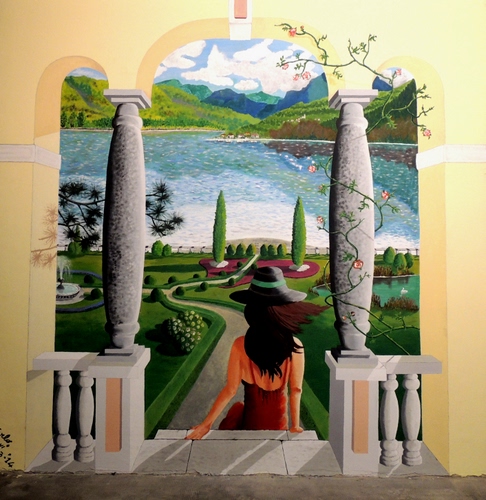 Immagine con colonne, donna, lago, giardino, murales, cappello, balaustra, dipinto, ragazza, alberi, seduta, verde, paesaggio, muro, affresco, montagne, aiuole, colori, pittura