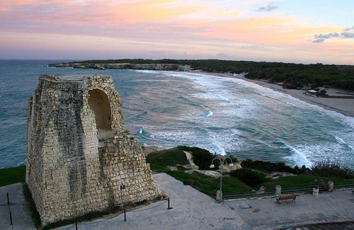 Immagine con mare, torre, tramonto, acqua, onde, panorama, cielo, costa, rudere, paesaggio, alba