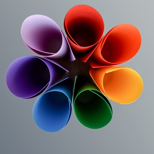 Immagine con colori, verde, giallo, viola, rosso, arcobaleno, fogli, sette, arrotolati, carta, cartoncini