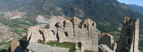 Immagine con ruderi, panorama, montagna, castello, rudere, montagne, rovine, case, torre