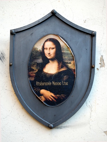 Immagine con insegna, scudo, ristorante, grigio, gioconda, dipinto, leonardo, quadro, monnalisa, stemma, mani