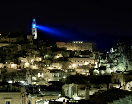 Immagine con case, luce, faro, notte, panorama, blu, notturno, finestre, città, luci, campanile, paese, sera, nero, paesaggio