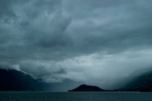 Immagine con nuvole, cielo, mare, acqua, montagne, maltempo, isola, montagna, lago