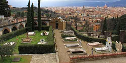 Immagine con tombe, cimitero, panorama, firenze, cupola, città, lapidi, alberi