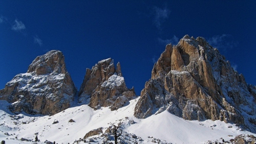 Immagine con neve, cielo, montagne, montagna, bianco, inverno, cime, blu, roccia, rocce