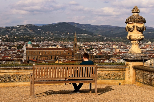 Immagine con panchina, panorama, chiesa, città, montagne, uomo, colline, ombra, firenze, vaso