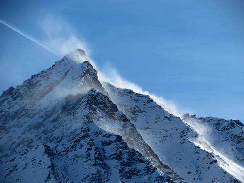 Immagine con neve, cielo, montagna, cima, vento, azzurro, bianco, roccia, montagne, inverno, rocce, raggio, vetta