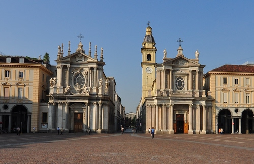 Immagine con piazza, chiese, campanile, croci, archi, colonne, torino, due