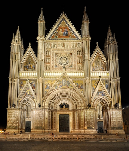 Immagine con duomo, guglie, facciata, rosone, chiesa, cattedrale, orvieto, mosaici, notte, portali