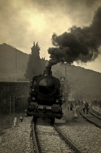 fumo, binari, locomotiva, treno, vapore, persone, rotaie, stazione, bianconero