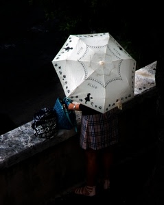 ombrello, gonna, donna, borse, bianco, sandali, borsa, pioggia