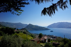 verde, alberi, isola, lago, acqua, case, cielo, colline, montagne, rami, prati, azzurro, paese, panorama, paesaggio, isole, piante