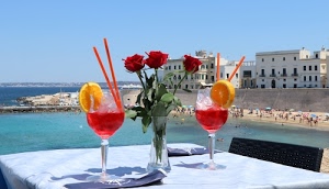 bicchieri, mare, rose, cannucce, spiaggia, vaso, fiori, aperitivo, rosso, fette, tavolino, tovaglia, tavolo, arancia, case, calici, spritz, mura, sedia, due, aperitivi, arance