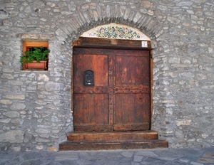 porta, finestra, legno, arco, scalini, cassetta, fiori, posta, vaso, pianta, portone, muro, gradini, verde, pietra