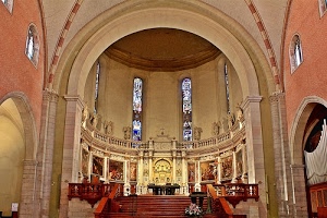 chiesa, altare, abside, arco, balaustra, vetrate, interno, statue, scalinata, finestre, organo, crocifisso, gradini, scalini, cupola