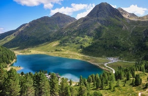 lago, alberi, montagne, nuvole, verde, acqua, azzurro, cielo, pini, strade, panorama, montagna, prati, strada, blu, bosco, erba, pineta, conifere, cime, laghetto, sentiero