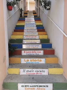 parole, colori, gradini, scalini, vasi, scala, titoli, corrimano, scalinata, autori, multicolore, lettere, frasi, piante, scale, libri, scrittori, giallo, romanzi