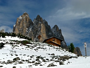 neve, cime, cielo, montagna, baita, nuvole, bianco, montagne, rifugio, casa, rocce, cartello, roccia, dolomiti, inverno, vette, sassi, alberi