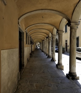 colonne, archi, prospettiva, portici, finestre, strada, auto, via, porticato, portico, marciapiede, porta, ombra, porte