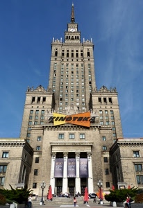 colonne, finestre, grattacielo, palazzo, orologio, grigio, insegna, cielo, ombrelloni