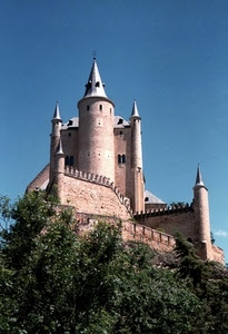 castello, torri, alberi, merli, cielo, finestre, azzurro, torre, coni, foglie, mura, verde, guglie