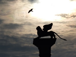 leone, gabbiano, controluce, colonna, ali, nuvole, uccello, venezia, cielo, statua, silhouette, volo