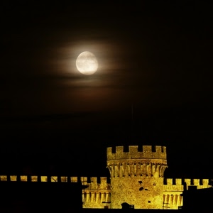 luna, torre, castello, merli, notte, notturno, mura