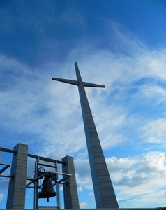 nuvole, cielo, croce, campana, azzurro, religione, prospettiva, batacchio