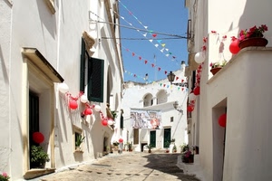 bianco, rosso, vicolo, palloncini, bandierine, case, fiori, via, festa, lampione