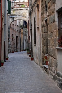 vicolo, archi, finestre, porte, piante, vasi, scorcio, via, borgo, arco, mattoni, palazzi, paese, case