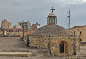 croce, cupola, bandiera, chiesa, palazzi, finestra, case