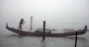 gondola, nebbia, acqua, venezia, gondoliere, pali, laguna, remo, nero, canale