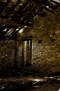 legno, porta, tetto, rudere, pietre, travi, sassi, interno, abbandono, luce, arco, mattoni, tavole, casa, rovine