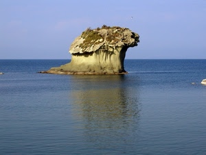 mare, acqua, scoglio, roccia, cielo, isola, isolotto, blu, riflesso
