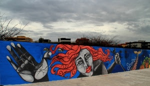 mano, cielo, murales, nuvole, muro, capelli, blu, donna, volto, rosso, viso, murale, disegno, bocca, nero, occhi, case
