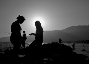 controluce, mare, bianconero, persone, pescare, pescatori, pescatore, montagne, silhouette, donne