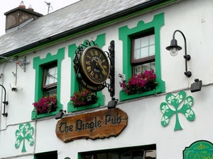 orologio, insegna, verde, finestre, lampione, lancette, fiori, bianco