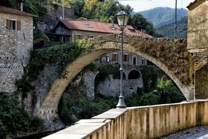 lampione, ponte, arco, case, fiume, finestre, parapetto, scorcio