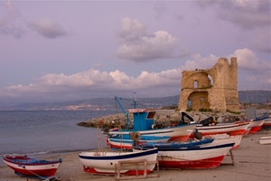 barche, spiaggia, mare, rudere, torre, nuvole