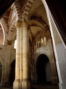 archi, colonne, chiesa, finestre, interno, capitelli, pilastro