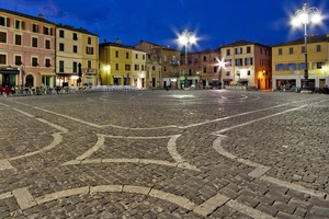 piazza, lampioni, luci, case, finestre, blu, notturno