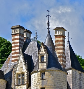 finestre, comignoli, tetti, castello, mattoni, cielo, abbaini, nuvole, chiesa, cupole, torri