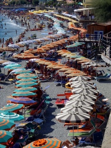 spiaggia, ombrelloni, mare, bagnanti, sdraio, sabbia, persone, lettini