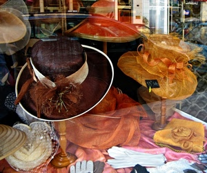 vetrina, cappelli, guanti, arancione, riflessi, riflesso, nastri, negozio